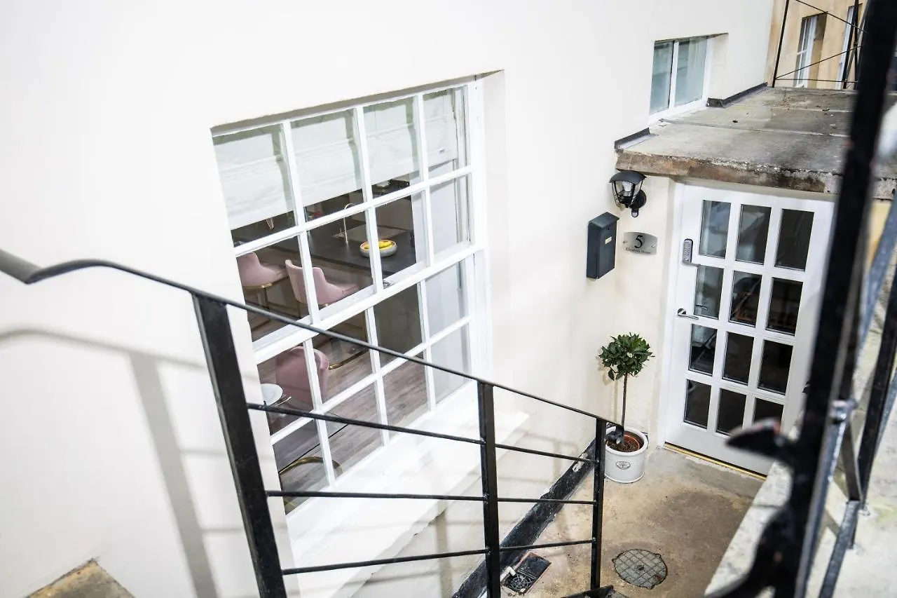 Elizabeth Flat 5 - By Luxury Apartments Cheltenham